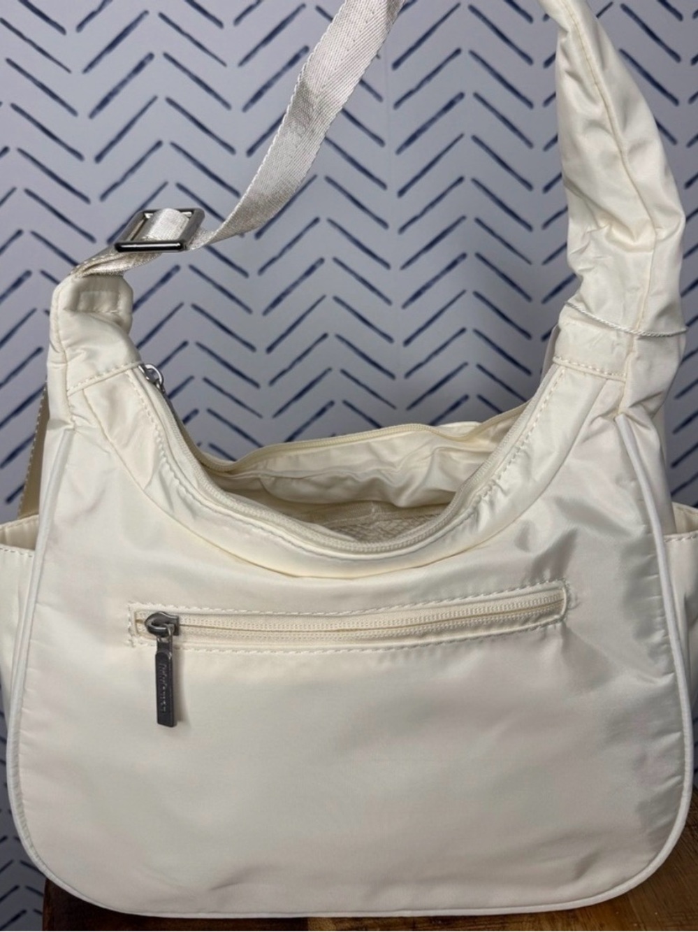 Lululemon inspired City Nylon Cream Shoulder Tote Bag 4L - Picture 3 of 6